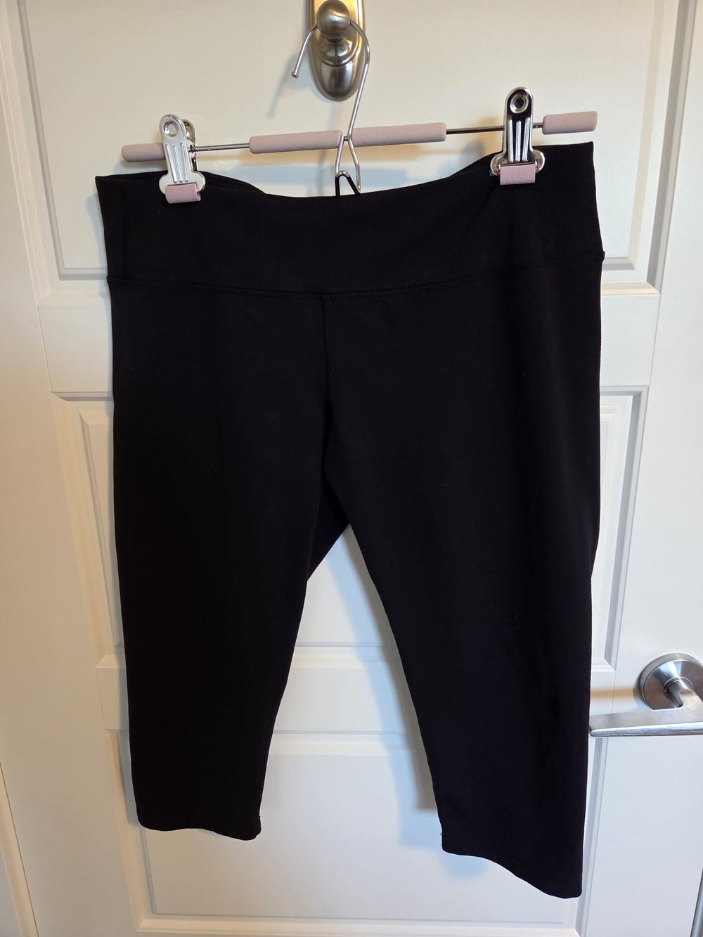 Tuff Athletics Capri Pants Black Medium Made in Canada Style 404118 Yoga Gym